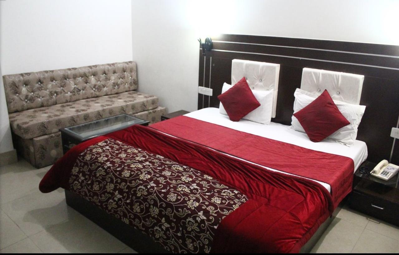 Oyo 16415 Hotel Kishore International Amritsar Ngoại thất bức ảnh